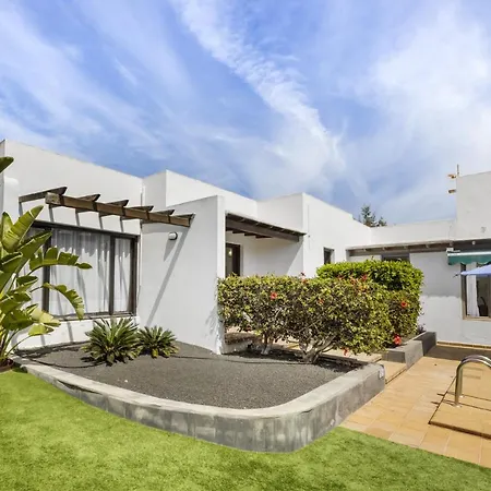 Josephine Villa Tias