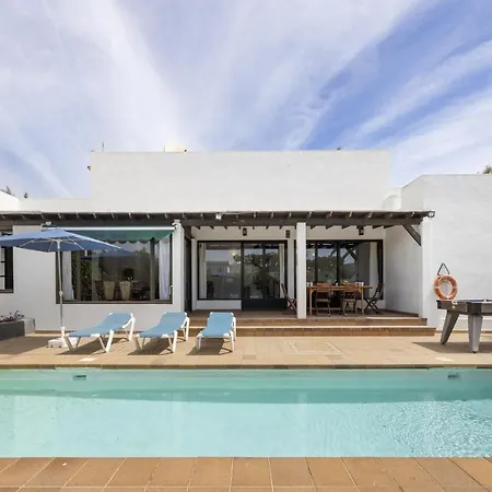 Josephine Villa Tias