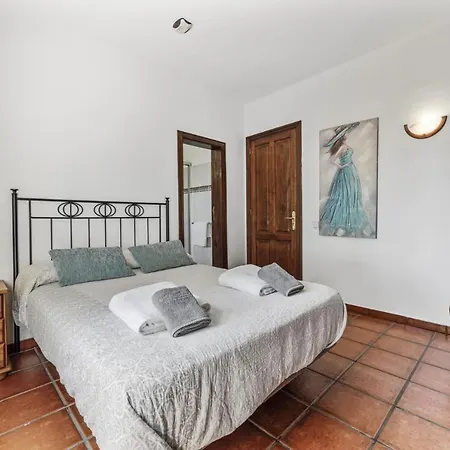 Josephine Villa Tias